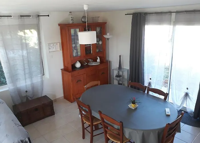 Le Pigeonnier Du Figue-haut Avec Piscine Privee A Lacapelette Vakantiehuis