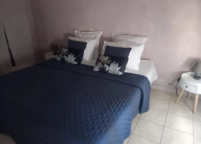 Vakantiehuis Le Pigeonnier Du Figue-haut Avec Piscine Privee A Lacapelette