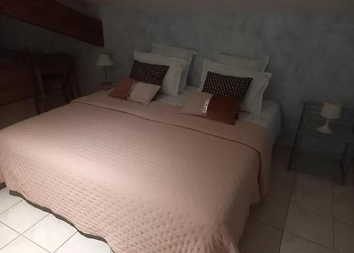 Le Pigeonnier Du Figue-haut Avec Piscine Privee A Lacapelette Durfort-Lacapelette